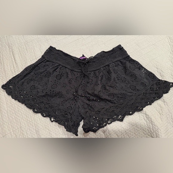 Black Lace Trim Women's Shorts - Picture 1 of 7